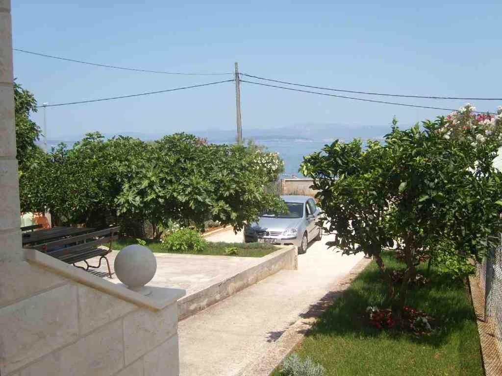 Apartments And Rooms By The Sea Sutivan, Brac - 2943 Exterior photo
