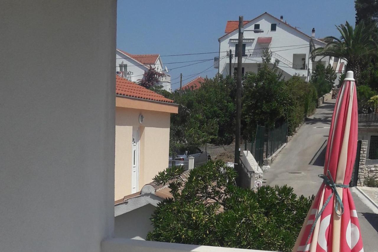 Apartments And Rooms By The Sea Sutivan, Brac - 2943 Exterior photo