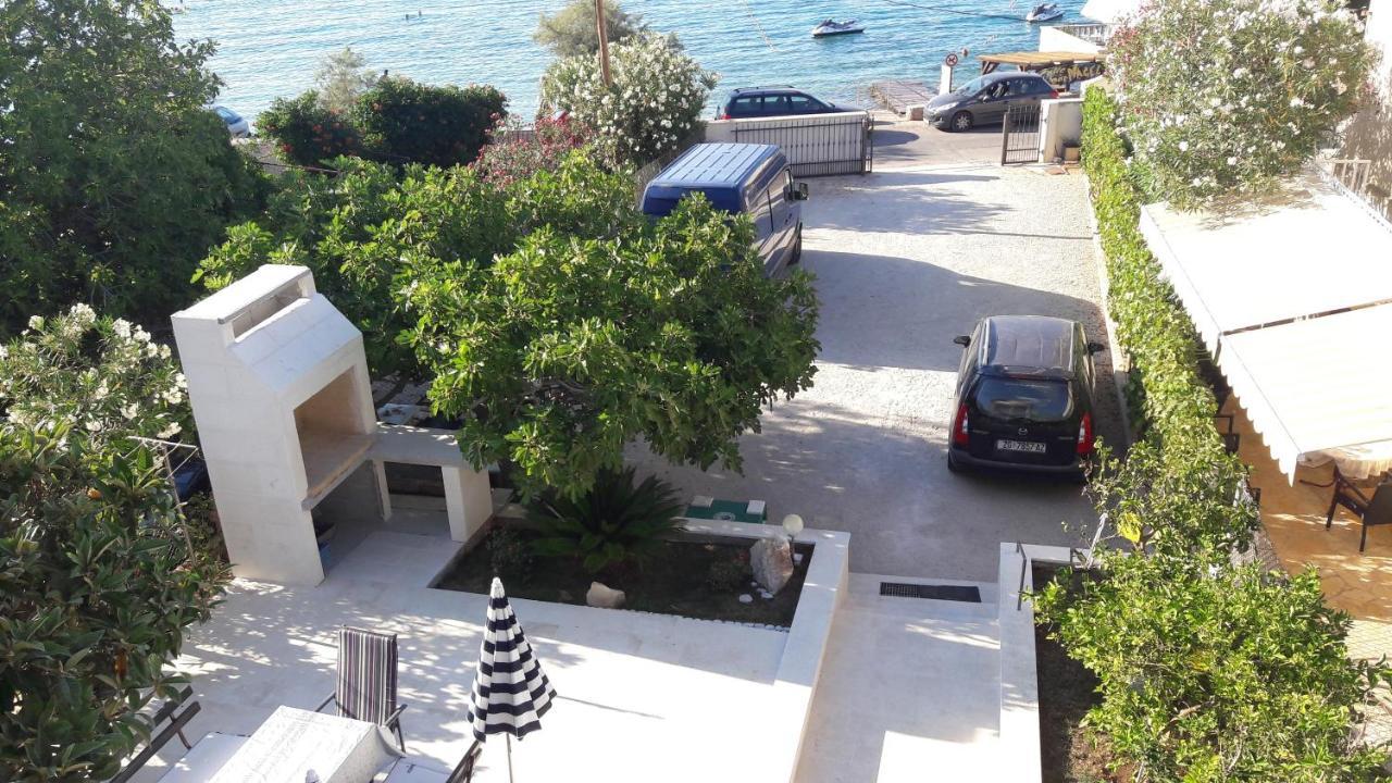Apartments And Rooms By The Sea Sutivan, Brac - 2943 Exterior photo