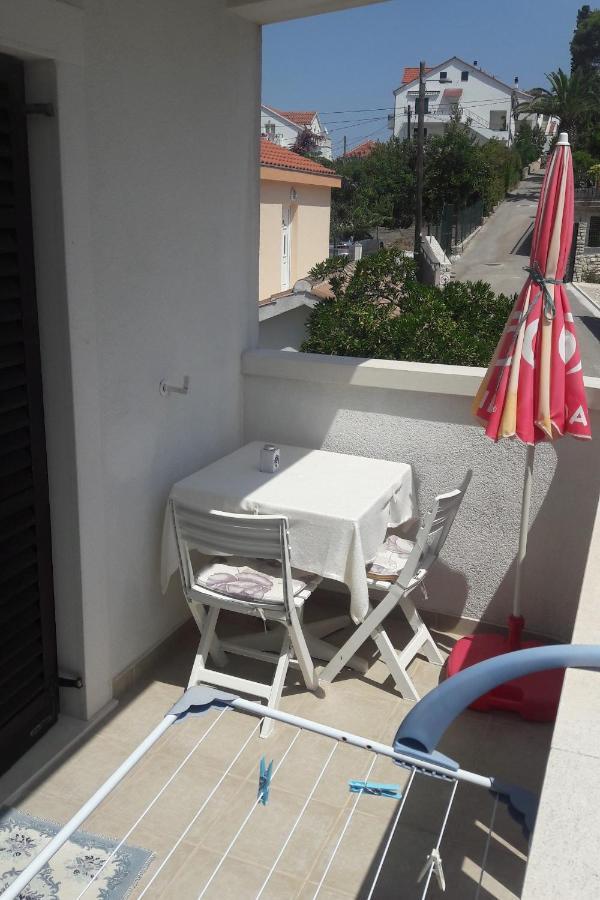 Apartments And Rooms By The Sea Sutivan, Brac - 2943 Exterior photo